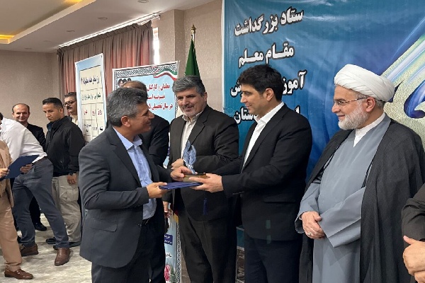 استاندار کردستان: معلمان شایسته بالاترین سطح تکریم و احترام در جامعه هستند