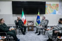 سرلشکر وحیدی: نیروهای مسلح پوزه قدرت‌های تروریستی را به خاک مالیدند/ سرلشکر حاتمی: وحدت ارتش و سپاه کلید فتح قله‌های امنیت و اقتدار است