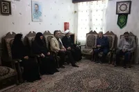 دیدار نماینده ولی‌فقیه و مسئولان ارشد کرمان با خانواده‌های معظم شهدا / تأکید بر پیگیری دغدغه‌های ایثارگران
