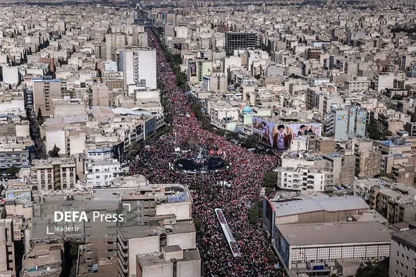 مراسم تشییع پیکر امام شهید (۴)