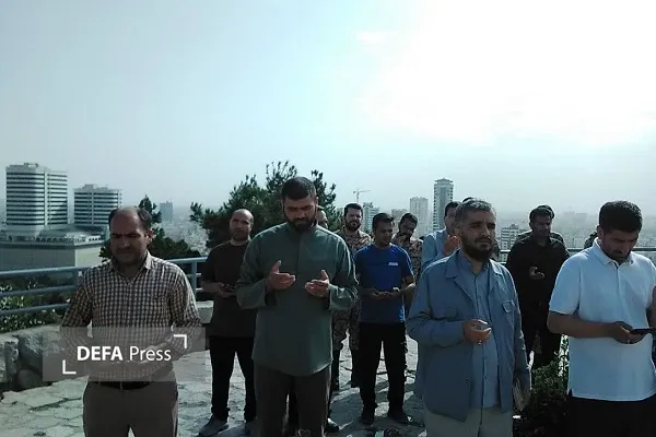 ادای احترام به شهدا