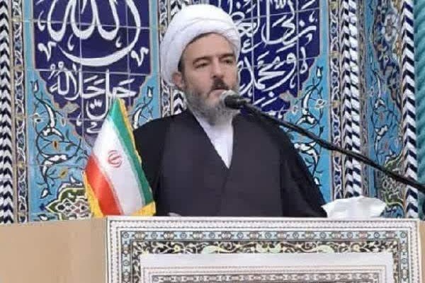 امام جمعه بیجار: مدیریت هوشمند تنگه هرمز حق ایران است