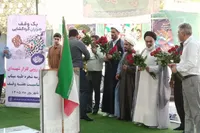 غبارروبی گلزار شهدای شجره طیبه میناب در آستانه هفته وقف