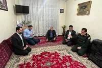دیدار مدیرکل حفظ آثار دفاع مقدس همدان با خانواده شهید «مهدی صادقی»