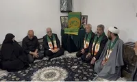 حضور خادمان حامل پرچم متبرک رضوی در منزل شهید «مهدی حیدری»