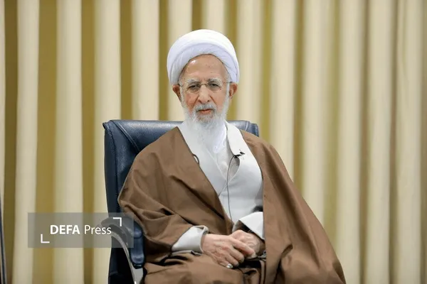آیت الله جوادی آملی: شکوفایی جامعه در گرو علم معمور به ایمان است