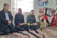 فیلم/ دیدار سرهنگ حبیب‌زاده با خانواده سرباز شهید جنگ رمضان در نقطه صفر مرزی