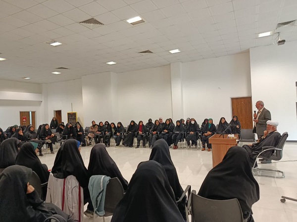 آیت‌الله دری نجف‌آبادی: جهاد بانوان در سنگرهای خانواده و انقلاب، تجلی ایثار و بصیرت است+ تصاویر