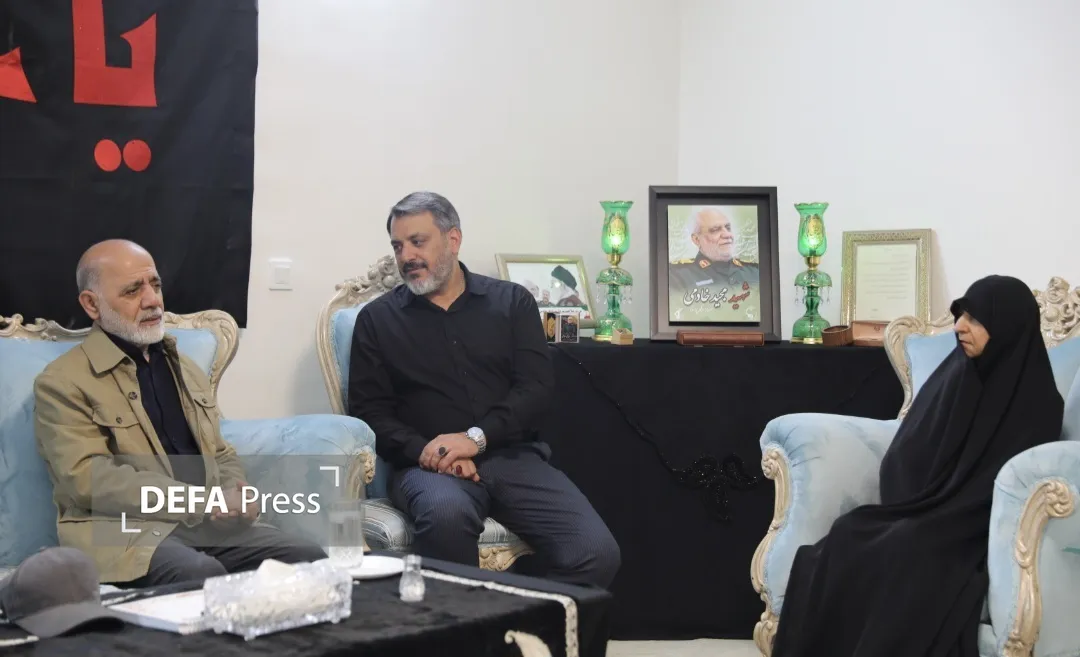 دیدار سرلشکر عبداللهی با خانواده سردار شهید خادمی دیدار سرلشکر عبداللهی با خانواده سردار شهید خادمی