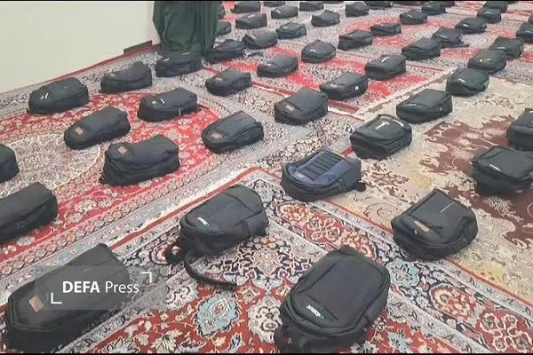 توزیع بسته‌های تحصیلی میان دانش‌آموزان کم‌برخوردار بهشهر