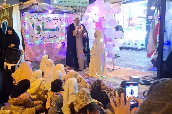 جشن بندگی در خیابان‌های نکا؛ ابتکار خلاقانه دبستان غیردولتی مأوا در شب میلاد امام مهربانی‌ها+ تصاویر