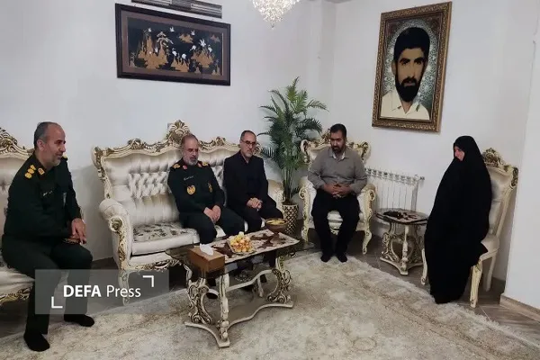 دیدار فرمانده سپاه کربلا و مدیرکل بنیاد شهید مازندران با خانواده شهید «اکبرزاده» دیدار فرمانده سپاه کربلا و مدیرکل بنیاد شهید مازندران با خانواده شهید «اکبرزاده»