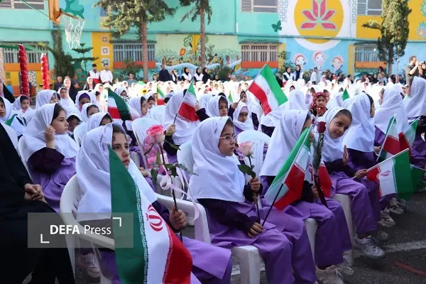 آئین نواخته شدن زنگ مهر و مقاومت و بازگشایی مدارس استان مازندران