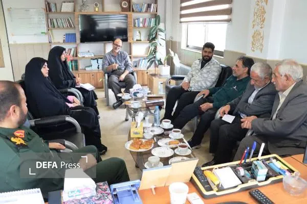 تأکید بر همافزایی شاعران و نویسندگان برای تولید آثار ماندگار حوزه دفاع مقدس و مقاومت تأکید بر همافزایی شاعران و نویسندگان برای تولید آثار ماندگار حوزه دفاع مقدس و مقاومت