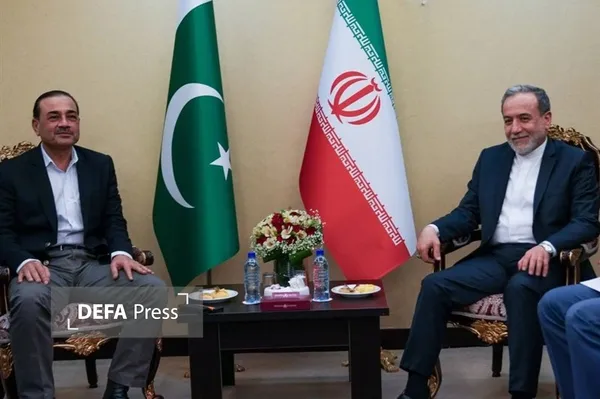 عراقچی و عاصم منیر
