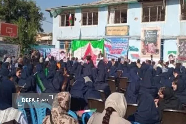 مدرسهای که بمباران نتوانست خنده دخترانش را خاموش کند مدرسهای که بمباران نتوانست خنده دخترانش را خاموش کند