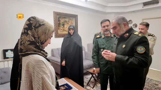 فیلم/ دیدار سردار جان‌نثاری با خانواده جانباز شهید کفراش