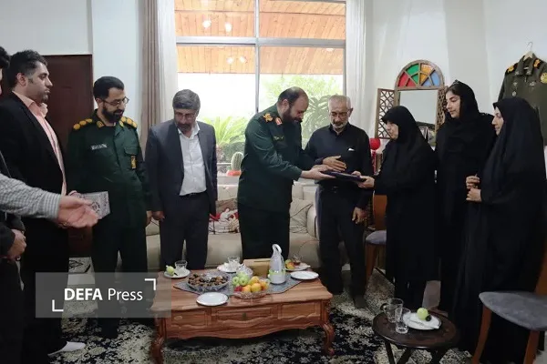 شهدا زنده‌اند و مأموریت‌های انقلاب را پیگیری می‌کنند/ اقتدار امروز ایران مرهون خون شهداست