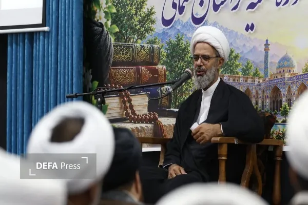 طلاب، معارف اسلامی را به نسل‌های بعد منتقل کنند