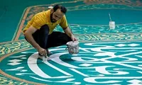تصاویر/ کتیبه‌نگاری در حرم مطهر رضوی به مناسبت دهه کرامت
