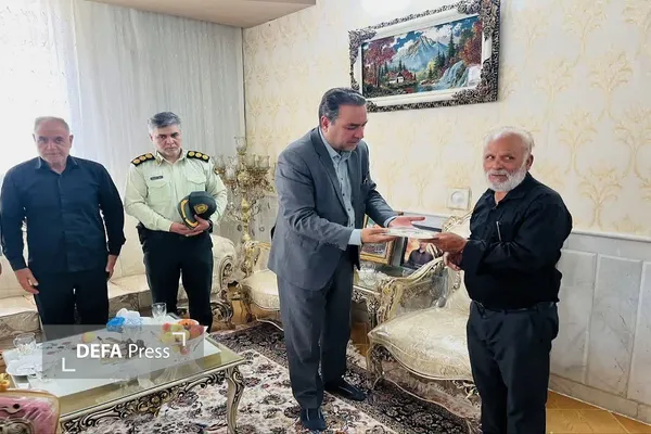 دیدار با خانواده شهید عبیری دیدار با خانواده شهید عبیری