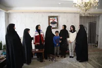 تصاویر/ دیدار مسئول حفظ آثار و مشارکت زنان در دفاع مقدس آذربایجان غربی با خانواده شهید «نوری»