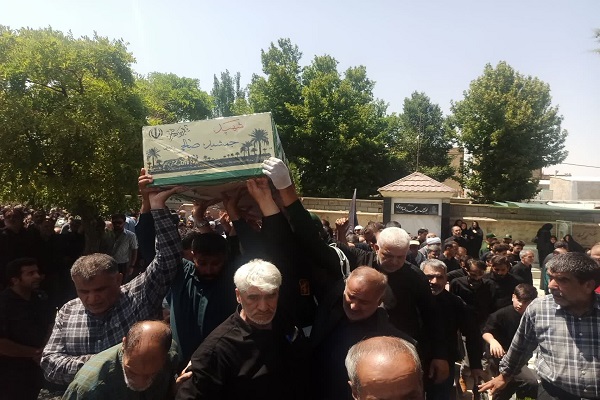 آیین تشییع پیکر شهید «جمشید صالحی» در الیگودرز+ عکس