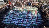 تشییع پیکر ۱۰۰ شهید تازه کشف شده از زیر آوار ساختمان‌های غزه+ عکس