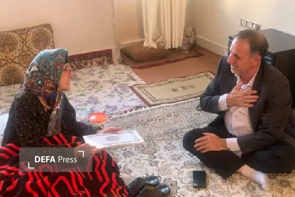 خدمت‌رسانی به خانواده شهدا و ایثارگران باید مستمر باشد