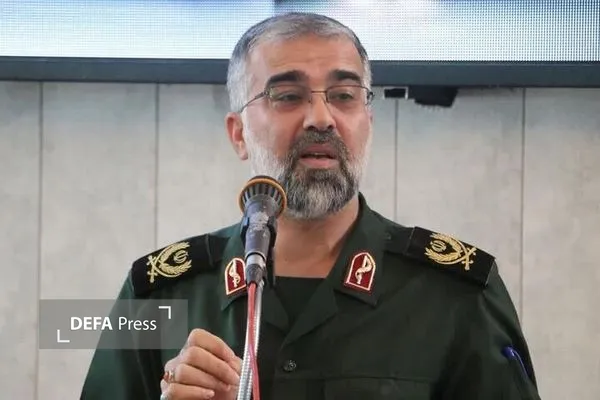سردار حسینی: قلم و واژه ها کمتر از موشک و پهپاد اثر گذار نیستند