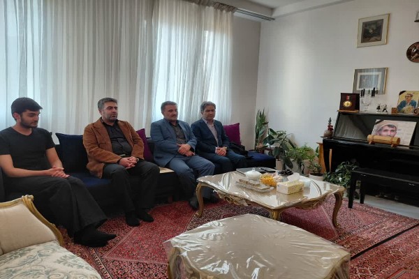 تأکید فرماندار ایجرود بر تداوم راه شهدا و پاسداشت آرمانهای آنان تأکید فرماندار ایجرود بر تداوم راه شهدا و پاسداشت آرمانهای آنان