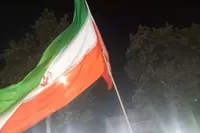 فیلم / غیرت یک پرچمدار گرگانی در اجتماع شبانه