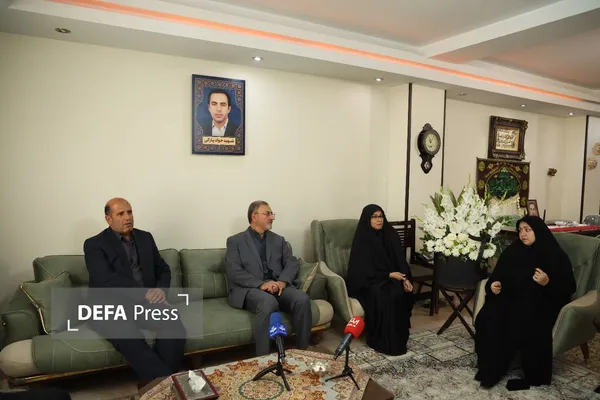 دیدار یعقوب سلیمانی با خانواده شهید جواد پازوکی