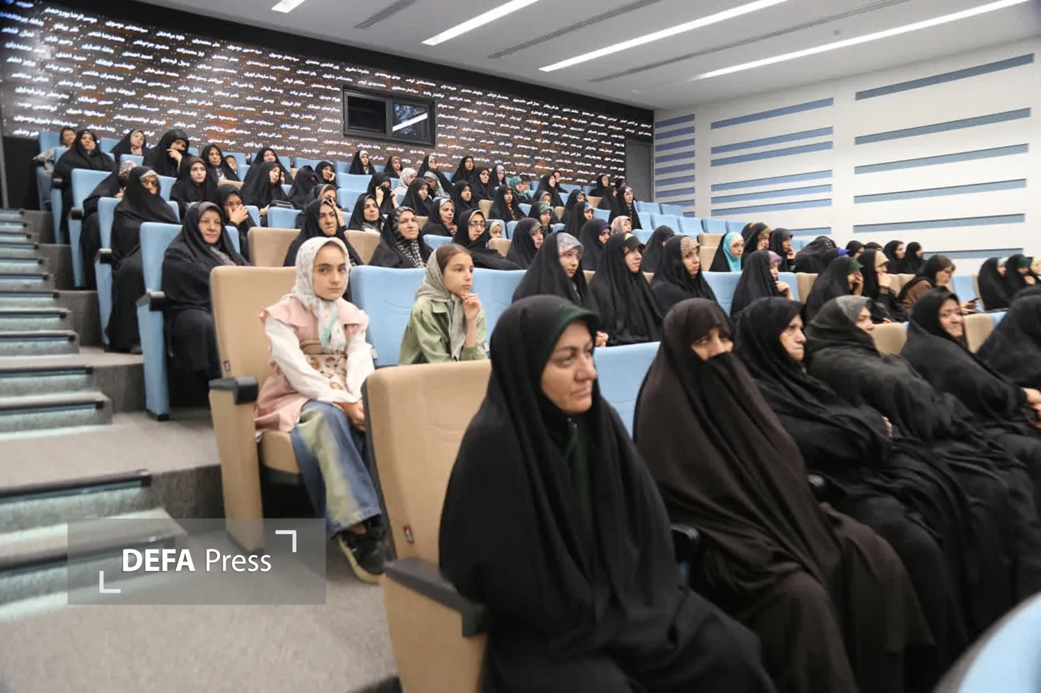 تصاویر/ برگزاری همایش «نقش زنان از دفاع تا دفاع»