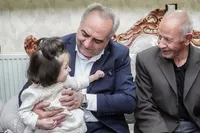 دیدار استاندار آذربایجان شرقی با «حلما» فرزند نازنین شهید جنگ تحمیلی رمضان در تبریز