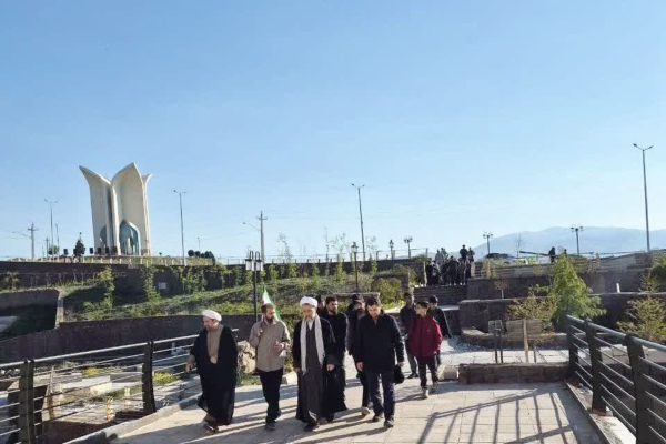 بازدید گروه فرهنگی مسجد غدیر از موزه دفاع مقدس قزوین با روایتگری آیتالله مظفری بازدید گروه فرهنگی مسجد غدیر از موزه دفاع مقدس قزوین با روایتگری آیتالله مظفری