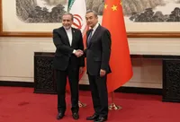 وزیر امور خارجه ایران با همتای چینی خود دیدار کرد