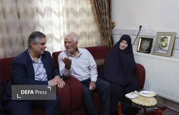 زندیه وکیلی: حضور در کنار خانواده شهدا به برنامه‌های هفته دولت برکت می‌دهد