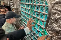 تشرف رئیس مجلس به زیارت حرمین شریفین در کاظمین
