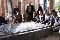 ادای احترام نماینده ولی‌فقیه در بنیاد شهید و امور ایثارگران به مقام شامخ شهدا در شهرکرد
