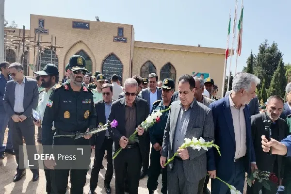 غبارروبی گلزار مطهر شهدای یاسوج به مناسبت آزادسازی خرمشهر
