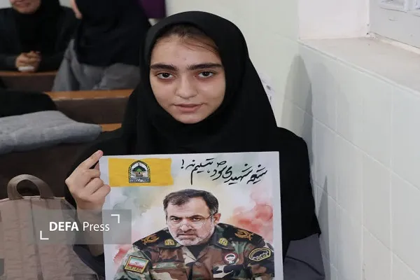 استقبال مسئولان از دختر شهید «ذکریایی» در اولین روز سال تحصیلی جدید استقبال مسئولان از دختر شهید «ذکریایی» در اولین روز سال تحصیلی جدید