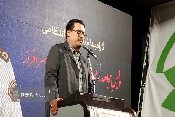مردم ایران مقابل فشارهای دشمن ایستاده‌اند