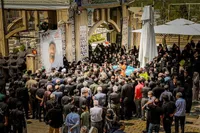 وداع با مدافعی که در حمله آمریکا به جبالبارز به شهادت رسید+تصاویر