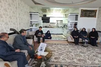 مدیرکل تعاون و کار و رفاه اجتماعی کردستان با خانواده شهید کارگری دیدار کرد