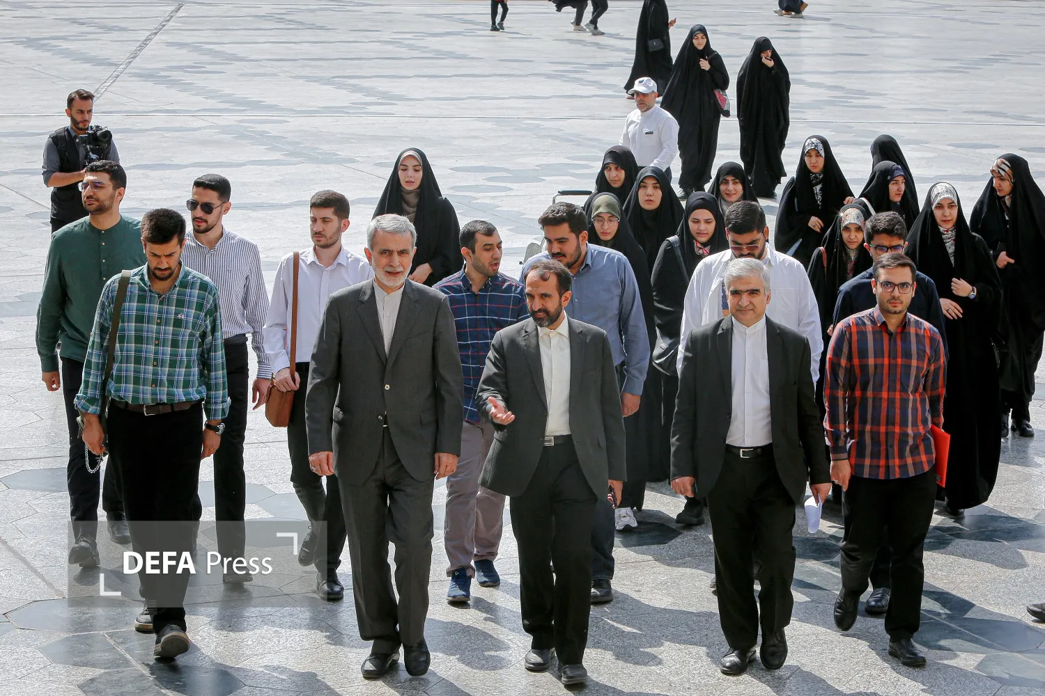 تصاویر/ تشرف دانشجویان دانشکده روابط بین‌الملل وزارت امور خارجه به حرم مطهر رضوی