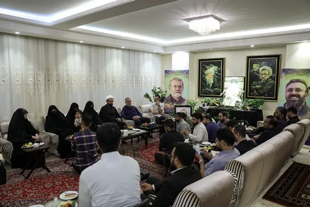 فیلم/جمعی از اصحاب رسانه با خانواده شهید لاریجانی دیدار کردند