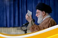فوتوتیتر/ پرچم‌داری یک بانوی چادری برای کاروان ایران یک قدرت‌نمایی فرهنگی بود