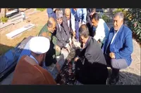 فیلم / غبارروبی گلزار شهدای رامیان به مناسبت هفته دولت