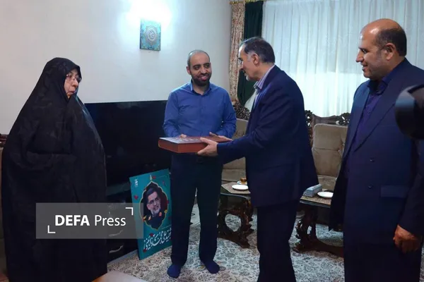 دیدار با خانواده شهید نائینی دیدار با خانواده شهید نائینی